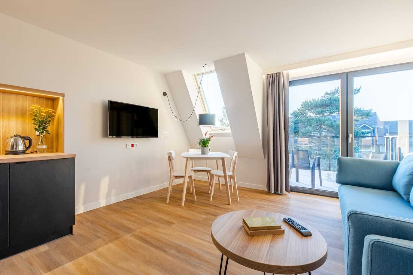 Senior Apartment | Premium bedding, in-room safe, cribs (surcharge), WiFi (free)