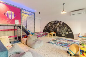 Children’s play area – indoor