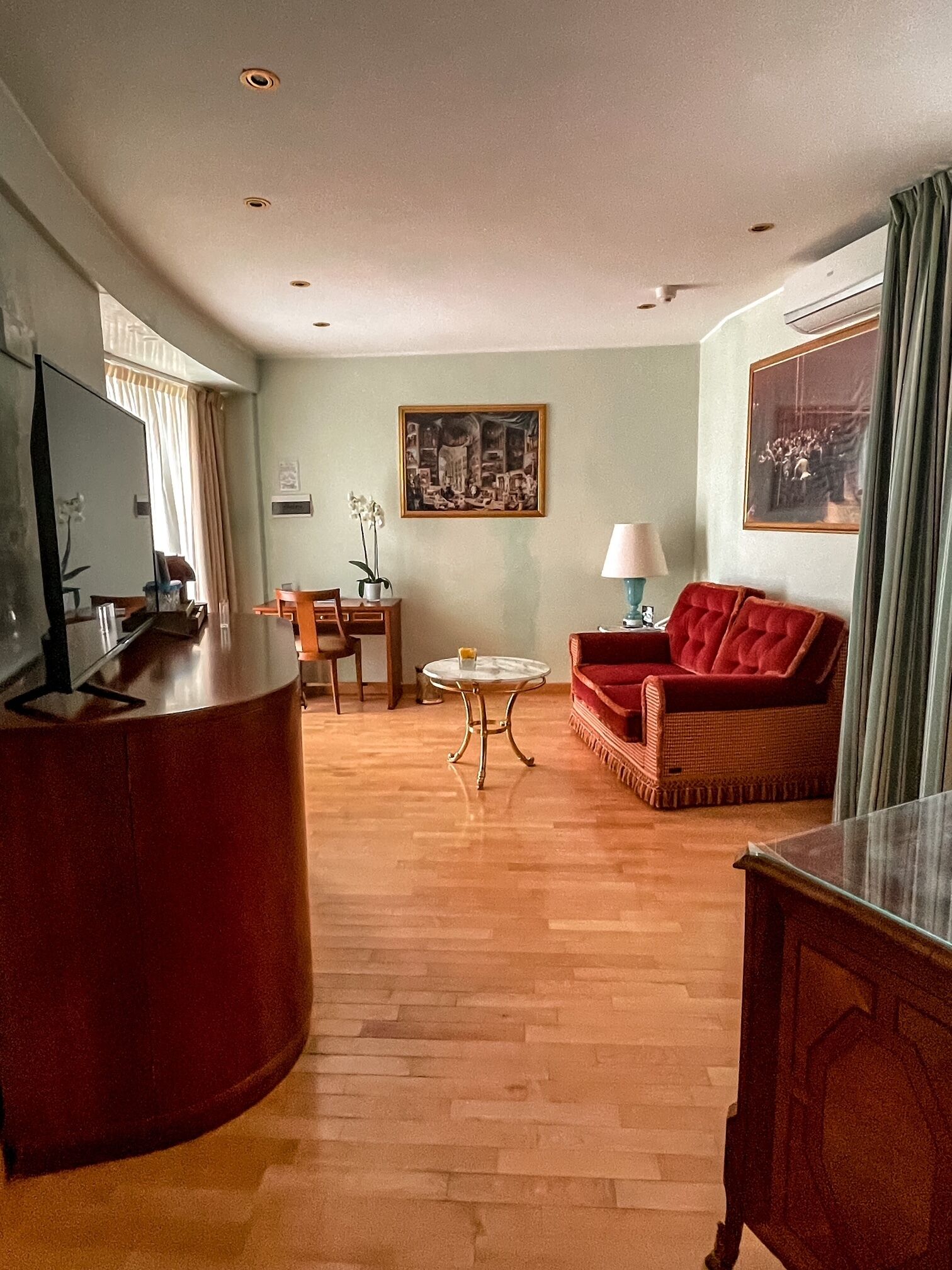 exclusive suite, hot tub | 1 bedroom, egyptian cotton sheets, premium bedding, down duvets