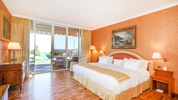 Suite con Terrazza Vista Mare (Spa/Club Lounge Access) | Egyptian cotton sheets, premium bedding, down comforters