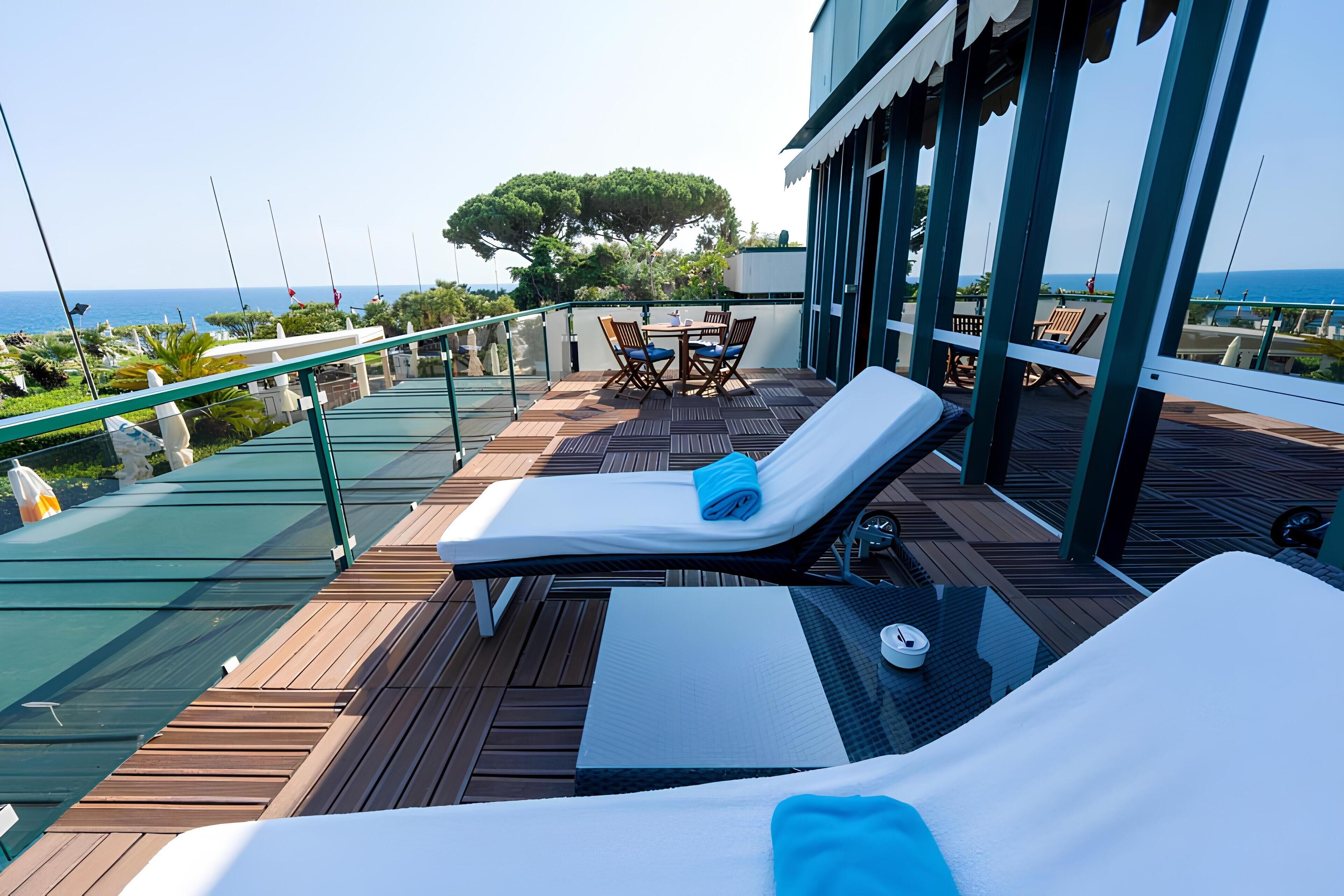 suite con terrazza vista mare (spa/club lounge access) | view from room