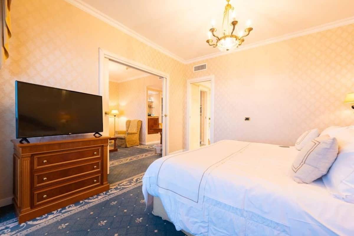 King Suite (Spa/Club Lounge Access) | 1 chambre, draps en coton égyptien, literie de qualité supérieure