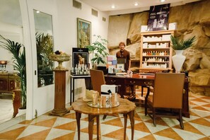 Salas para tratamentos a dois, sauna seca, banheira de hidromassagem