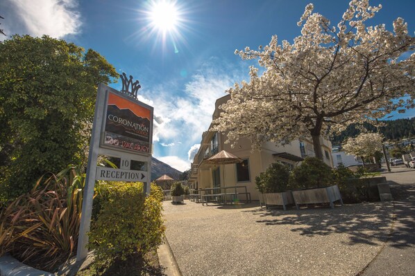 Front of property - Coronation Lodge (Queenstown)