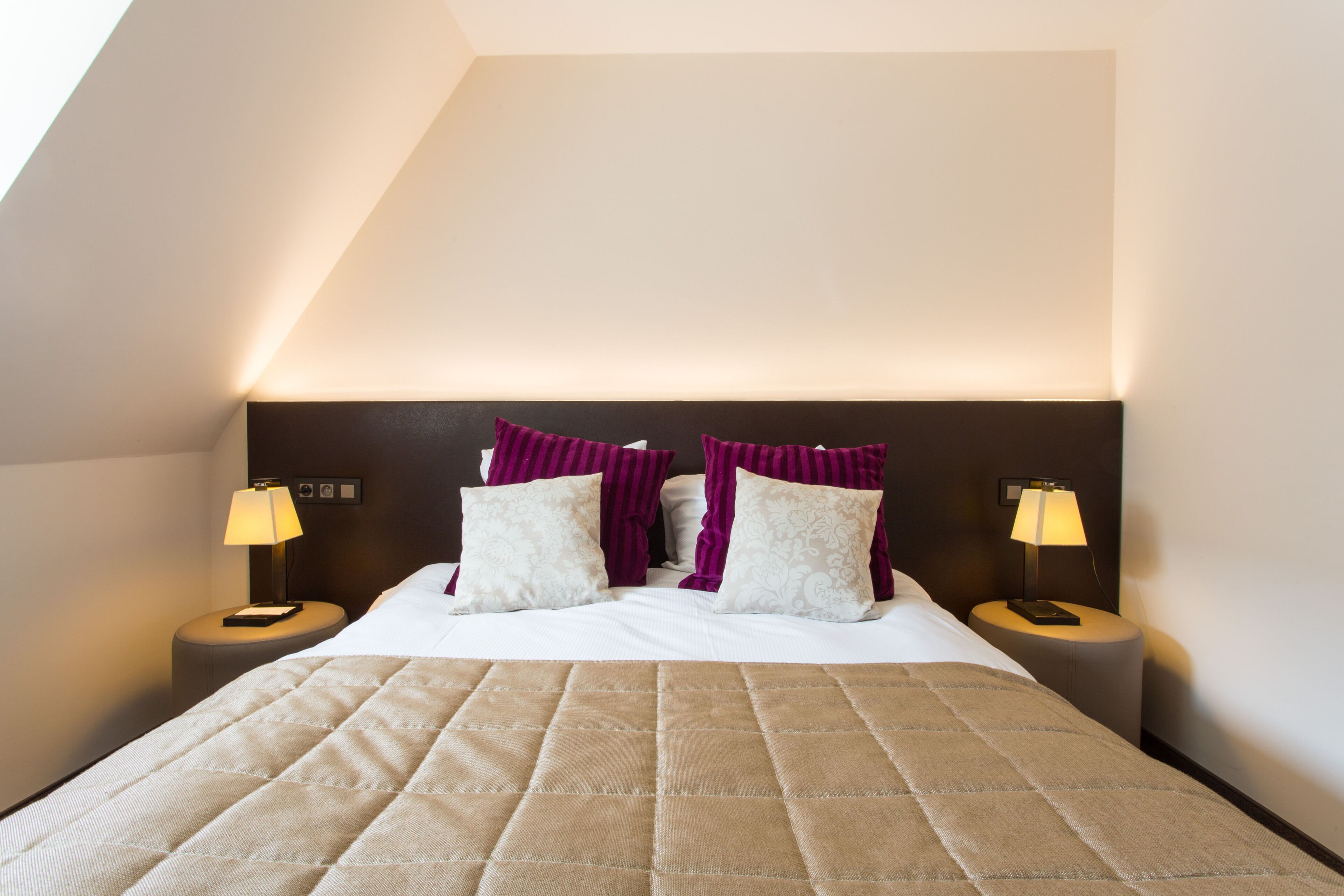 standard room, 1 queen bed | premium bedding, pillow-top beds, individually decorated, desk