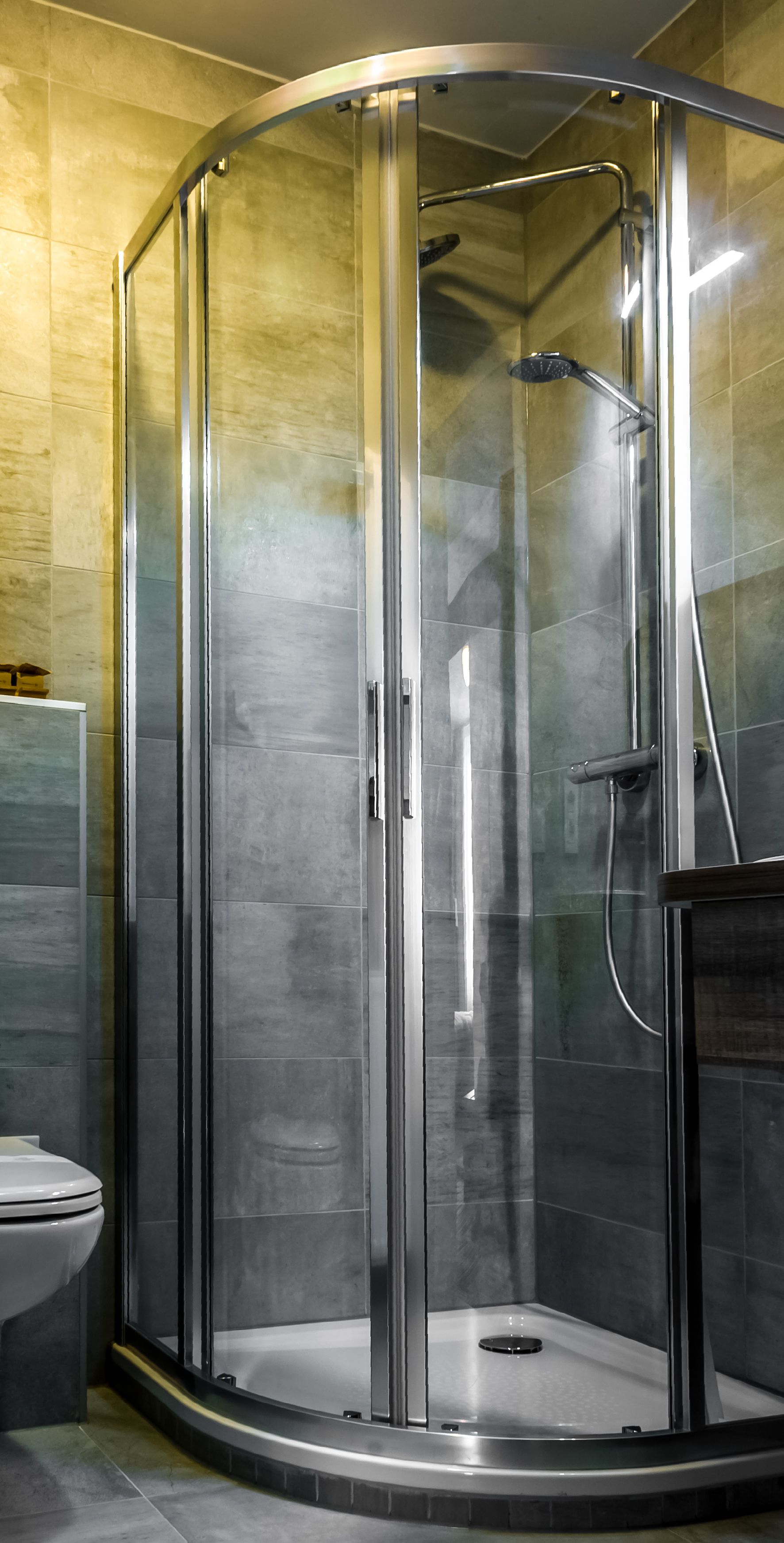 standard room, 1 queen bed | bathroom shower