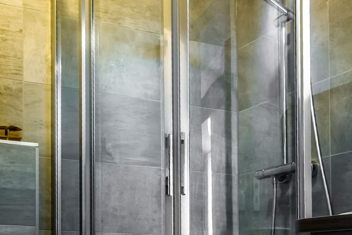 standard room, 1 queen bed | bathroom shower