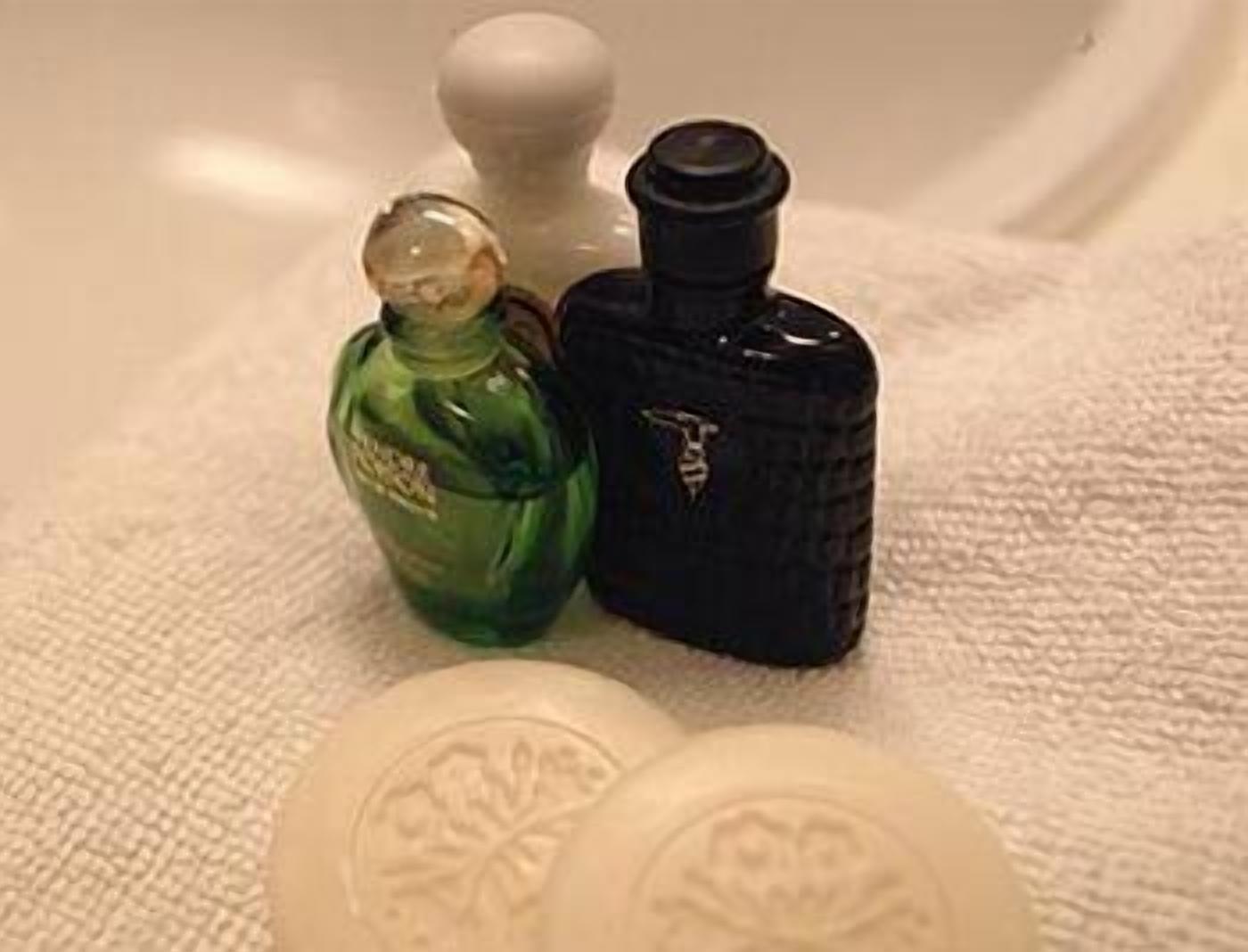 standard room, 1 queen bed | bathroom amenities | shower, rainfall showerhead, free toiletries, hair dryer