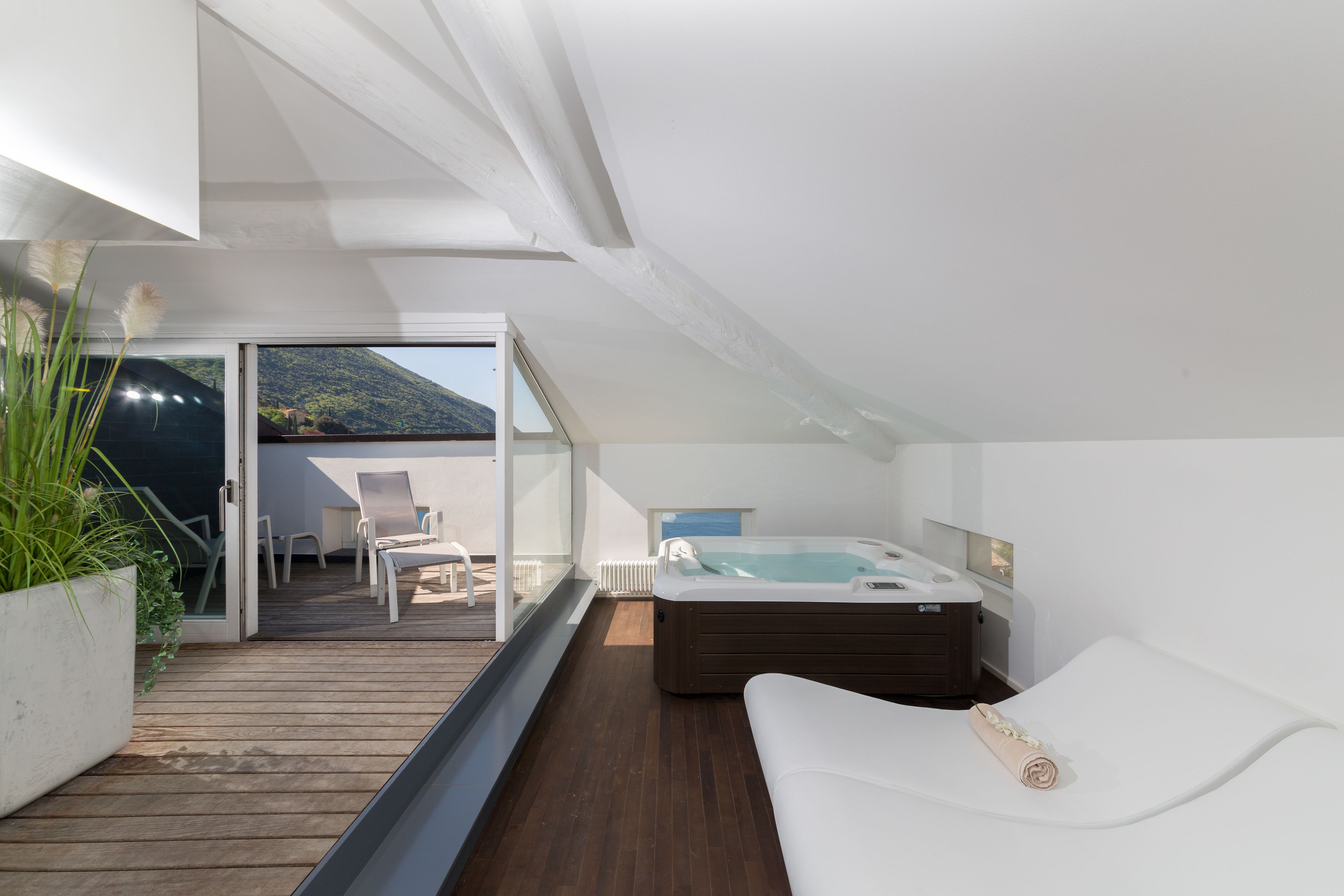 Turkish bath, body treatments, body scrubs, facials, 1 treatment room