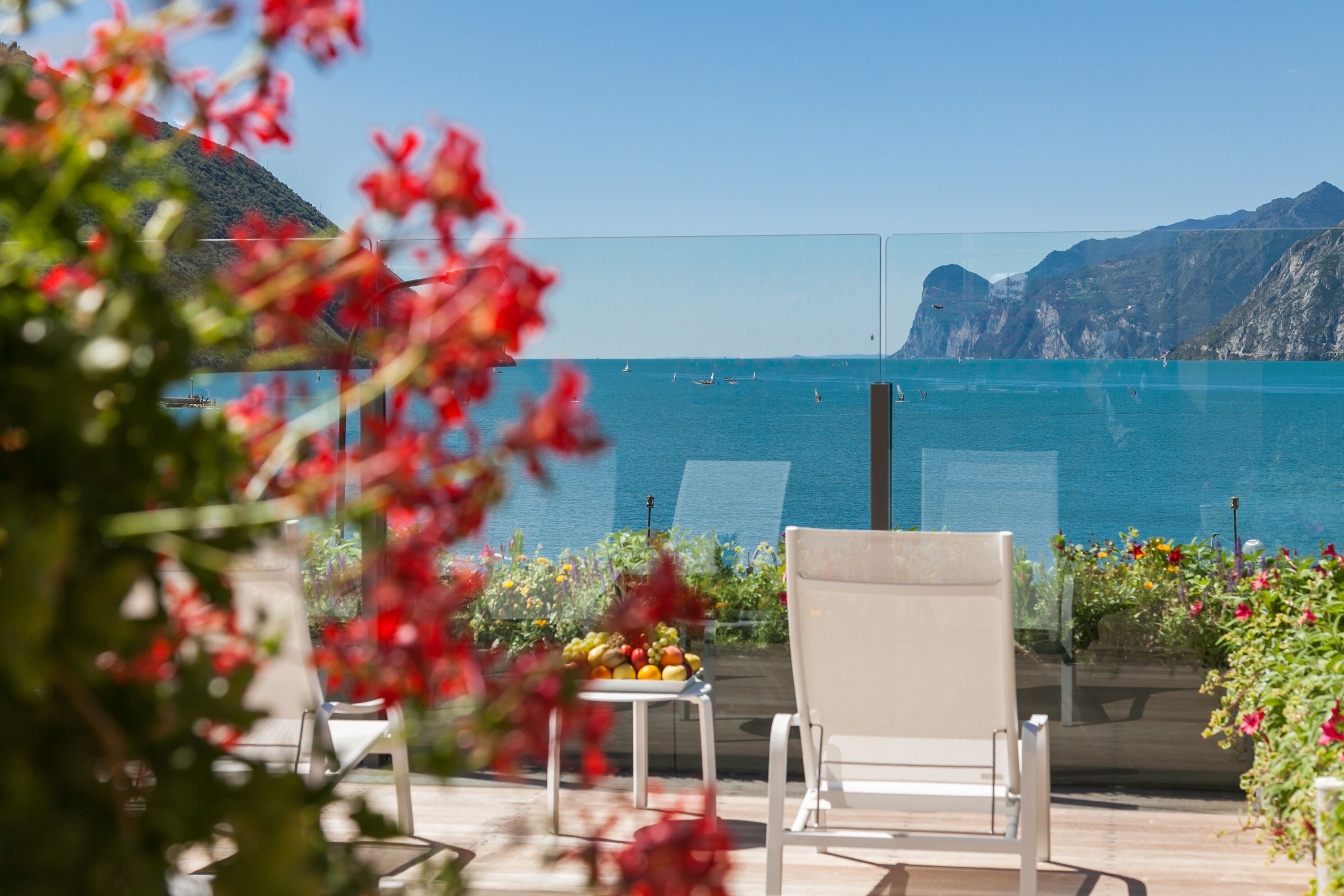 Superior-Doppelzimmer, Terrasse, Seeblick (Whirpool) | Blick auf das Wasser