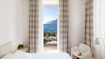 Superior Double Room, Terrace, Lake View (Whirpool) | Hypo-allergenic bedding, down comforters, minibar, in-room safe