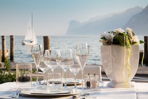 Breakfast, lunch, dinner served; Italian cuisine, ocean views