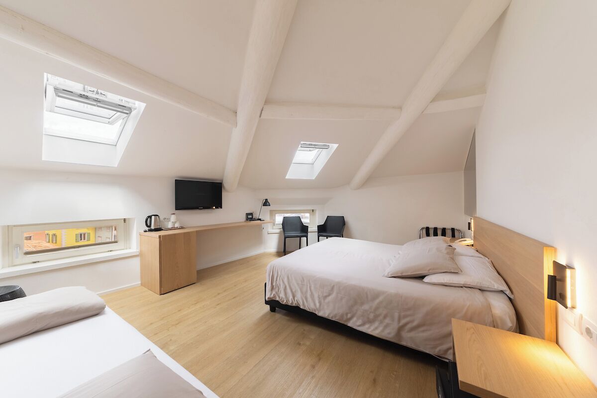 Hypo-allergenic bedding, down comforters, minibar, in-room safe