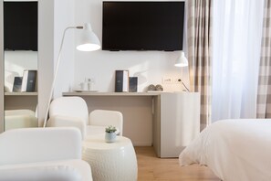 Hypo-allergenic bedding, down duvets, minibar, in-room safe - Hotel Lago di Garda (Nago-Torbole)