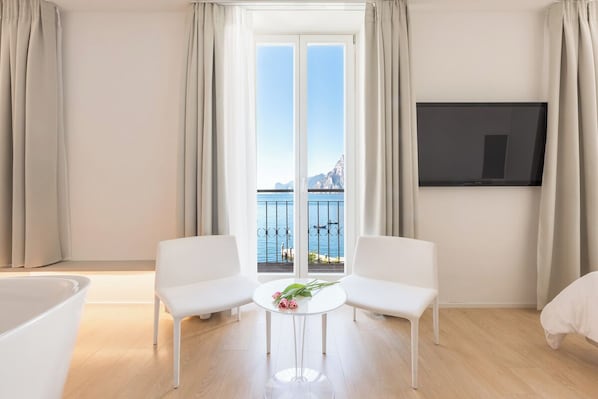 Standard Triple Room, Lake View | Hypo-allergenic bedding, down comforters, minibar, in-room safe - Hotel Lago di Garda (Nago-Torbole)