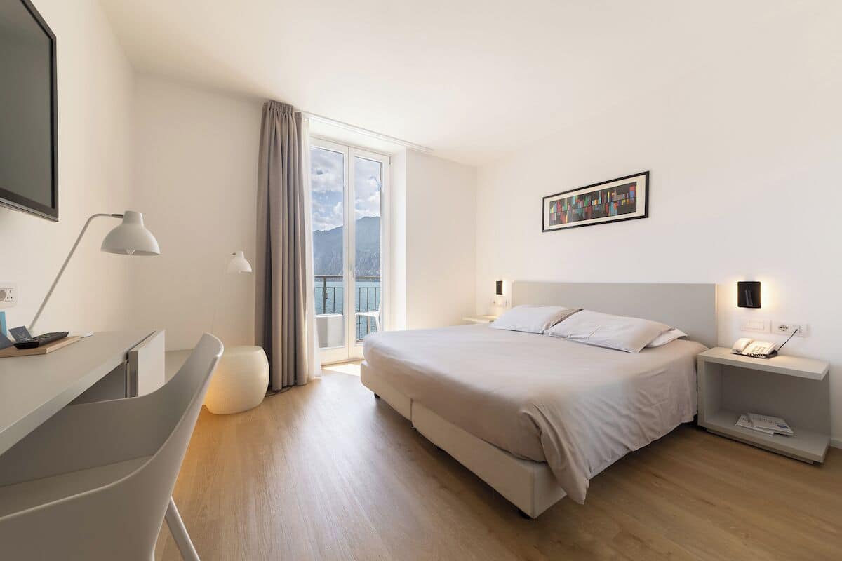 Hypo-allergenic bedding, down comforters, minibar, in-room safe