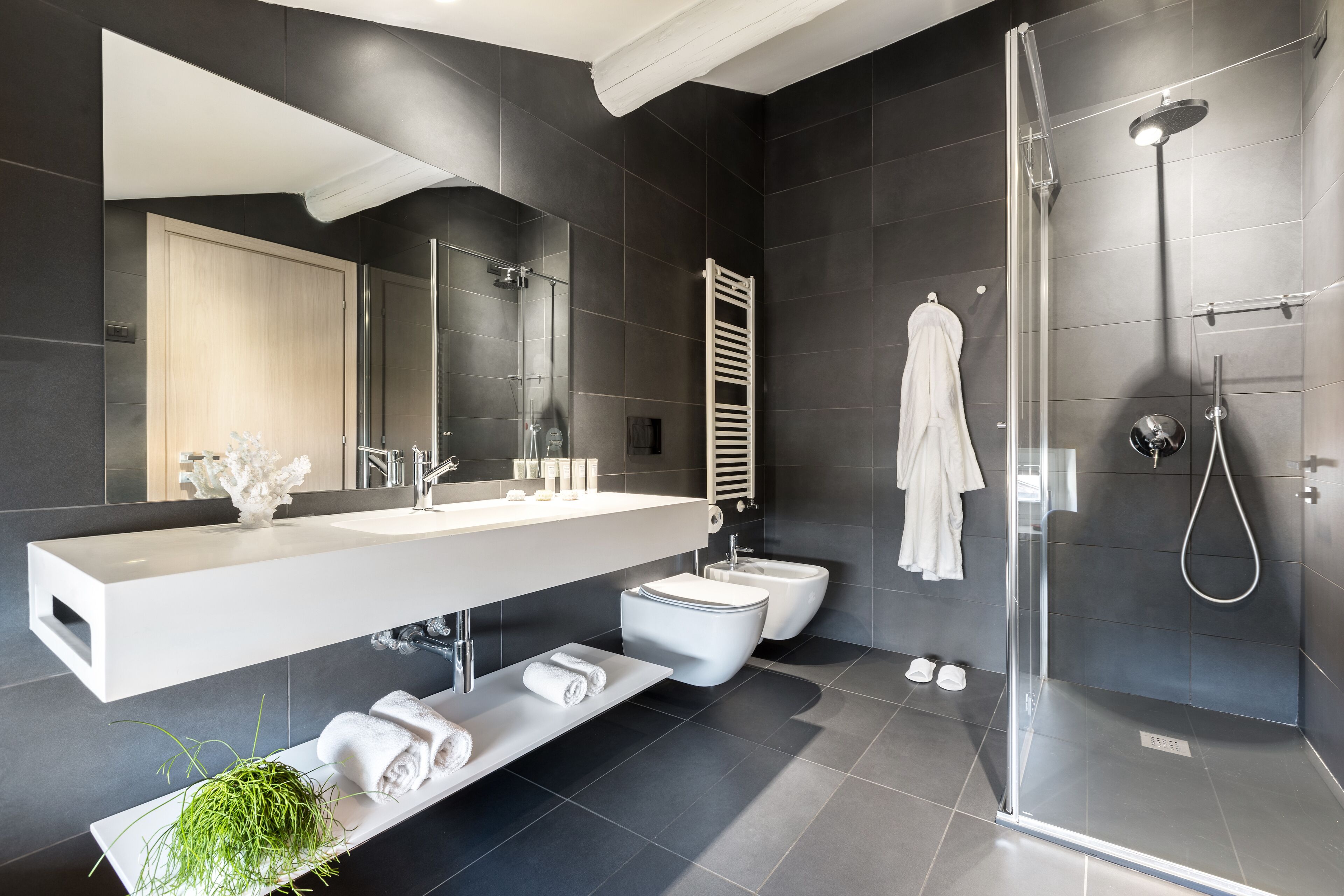 economy triple room | bathroom | hair dryer, bidet, towels