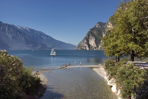 On the beach - Hotel Lago di Garda (Nago-Torbole)
