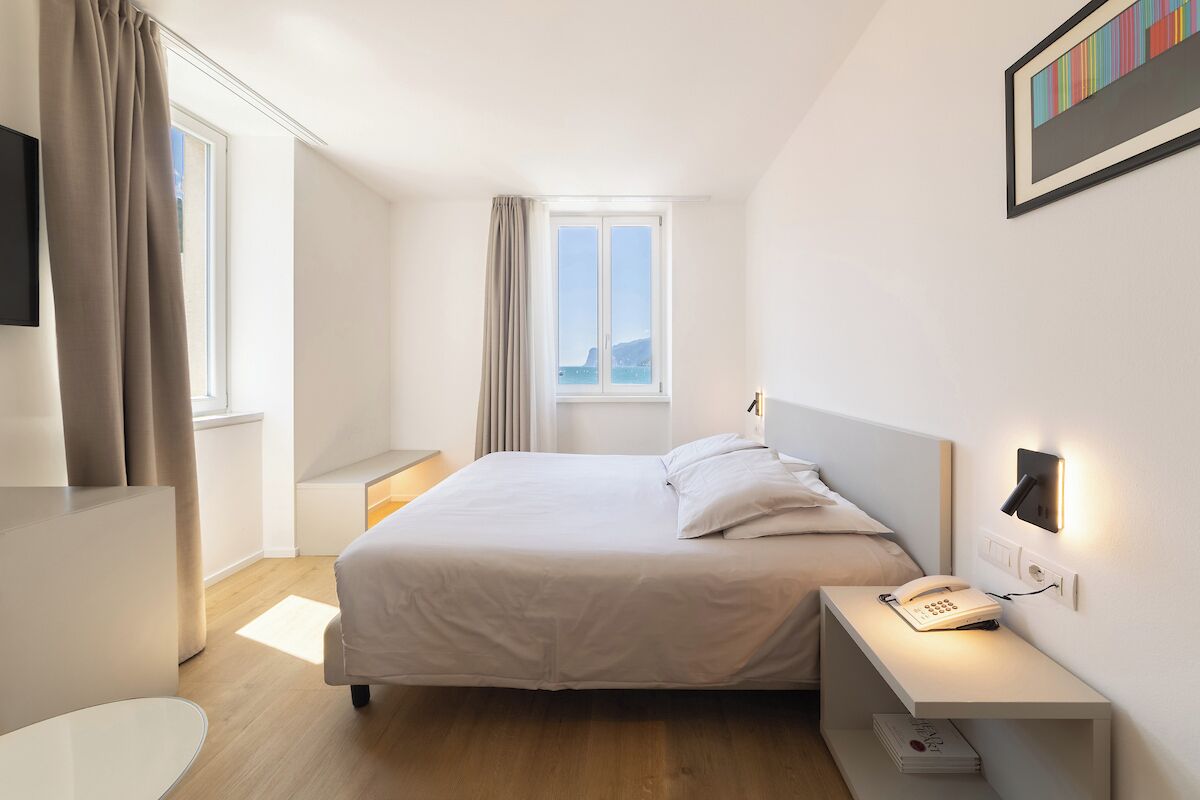 Hypo-allergenic bedding, down comforters, minibar, in-room safe