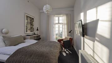 Superior Double Room | 1 bedroom, hypo-allergenic bedding, in-room safe, desk