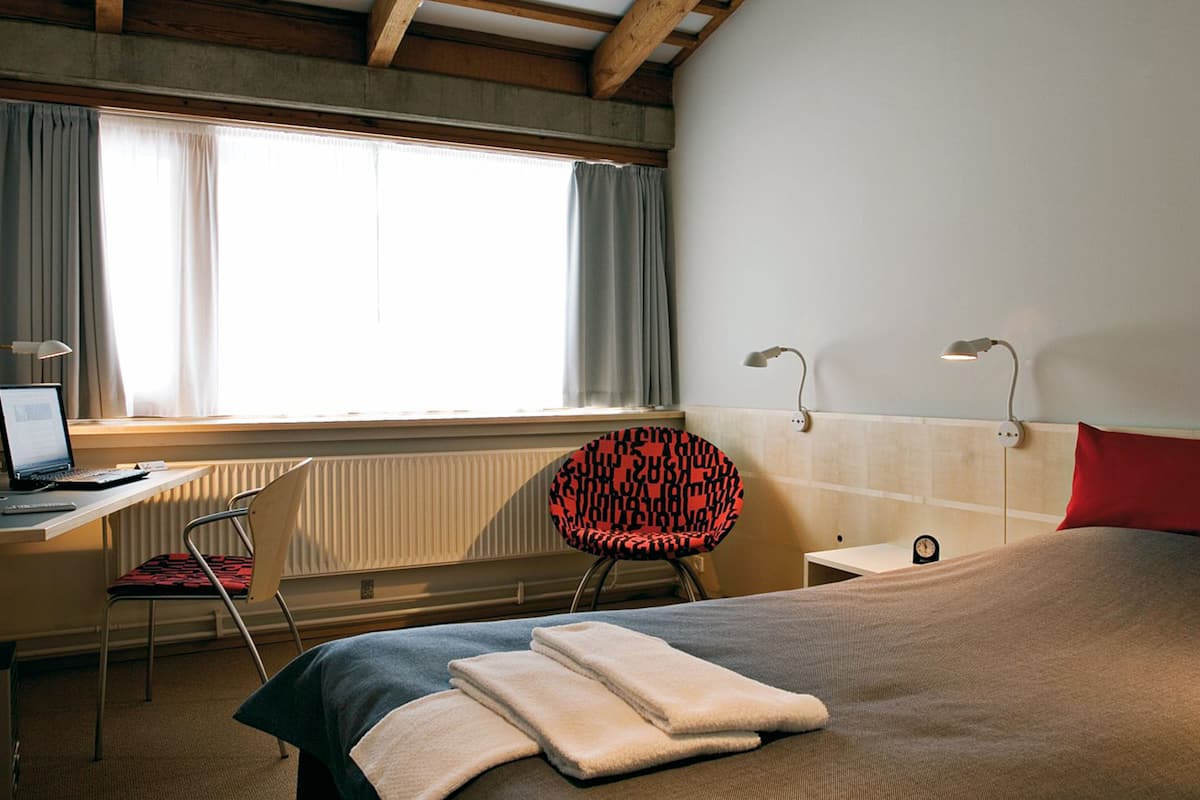 1 bedroom, hypo-allergenic bedding, in-room safe, desk