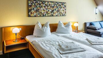 Doppelzimmer, 1 Doppelbett | Schreibtisch, kostenlose Babybetten, Zustellbetten, kostenloses WLAN