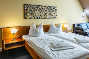 Double Room, 1 Double Bed | Desk, free cribs/infant beds, rollaway beds, free WiFi - City-Pension Dessau-Roßlau (Dessau-Rosslau)