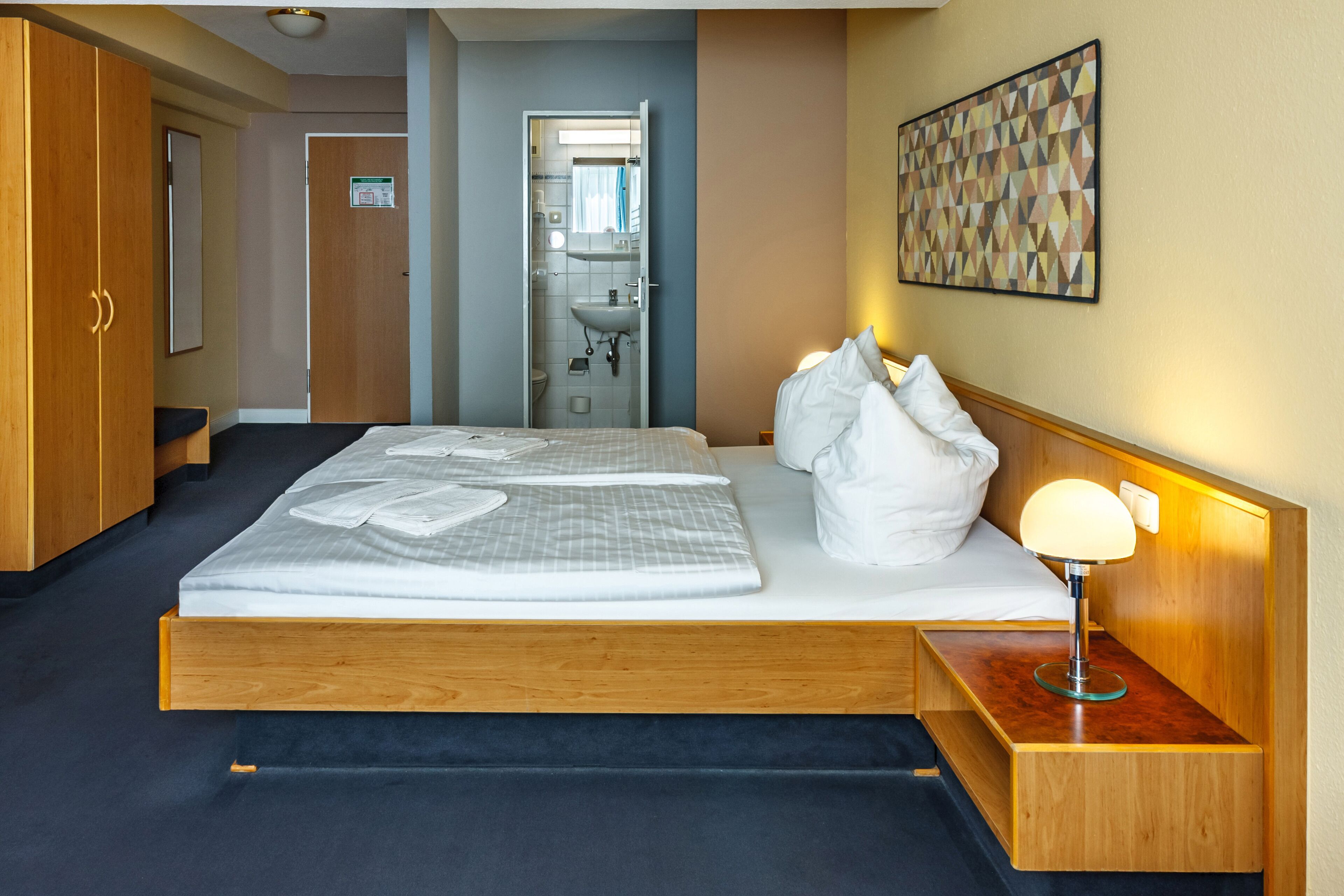 double room, 1 double bed | desk, free cots/infant beds, rollaway beds, free wifi