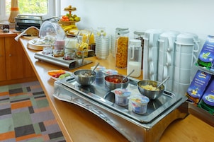 Desayuno buffet diario (EUR 6 por persona)