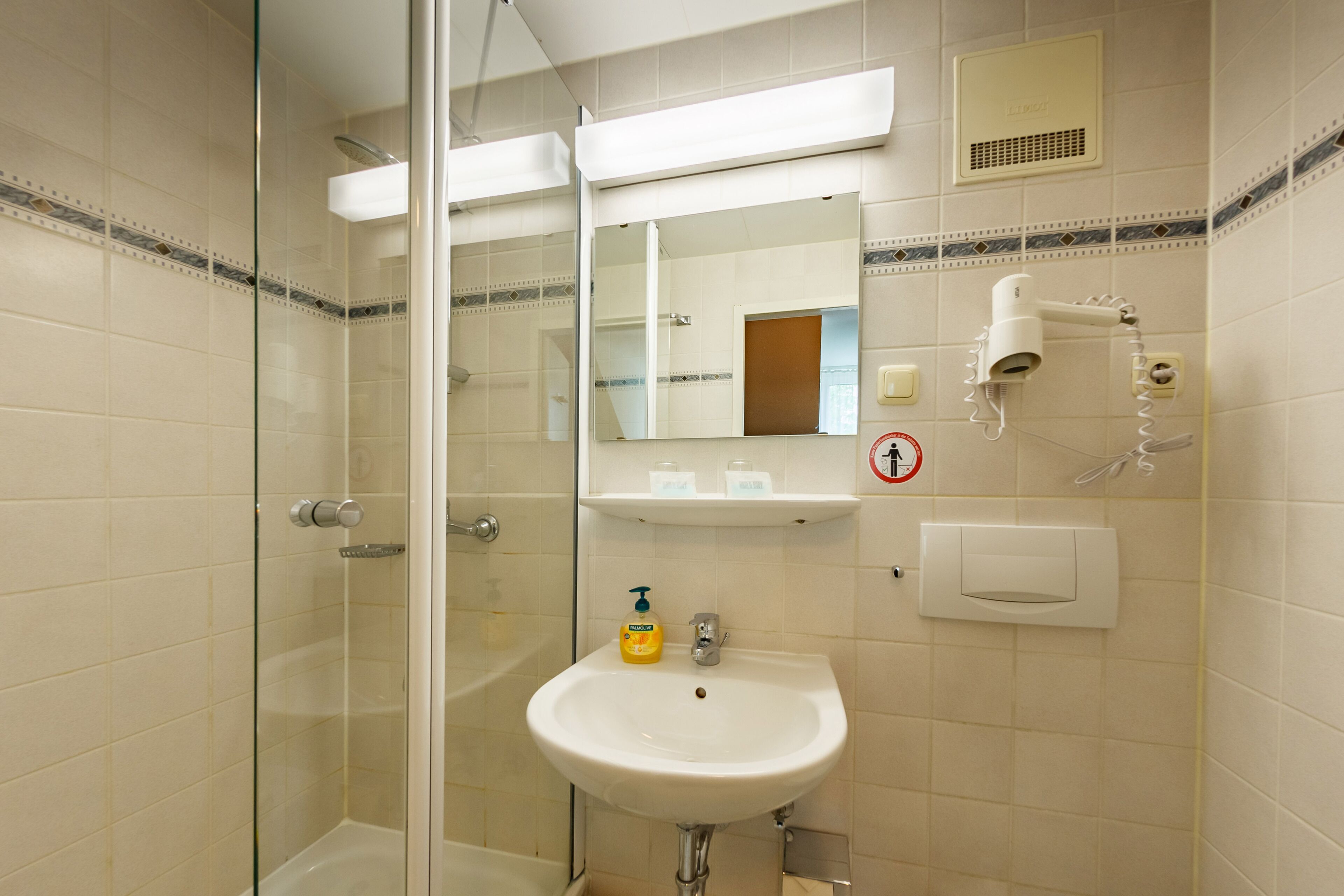 shower, free toiletries, towels