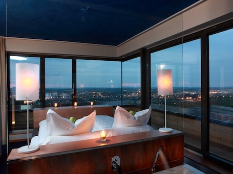 Suite avec King Bed | Vue sur la ville depuis l’hébergement. The Seven Hotel