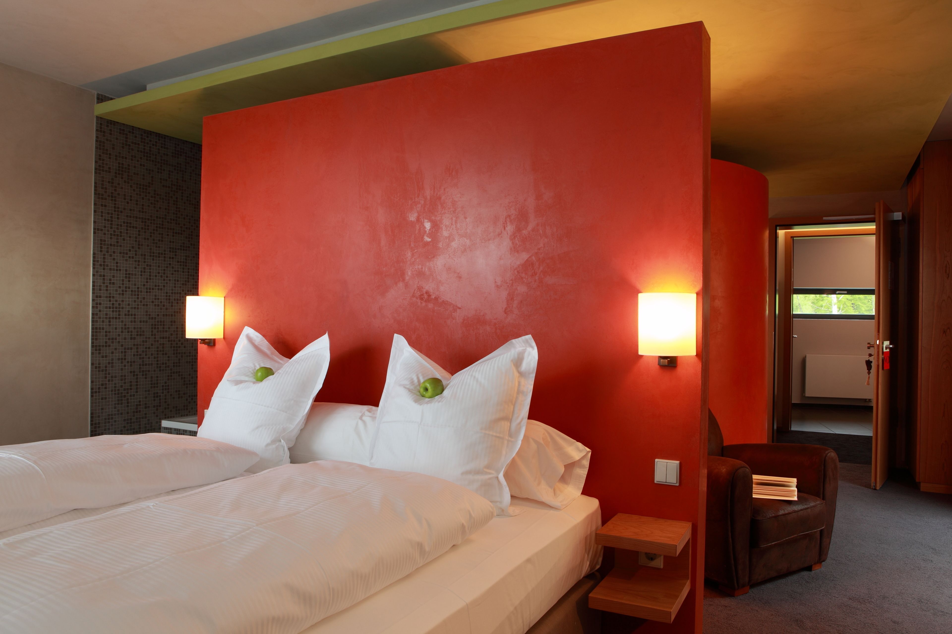 deluxe double or twin room | premium bedding, minibar, in-room safe, desk
