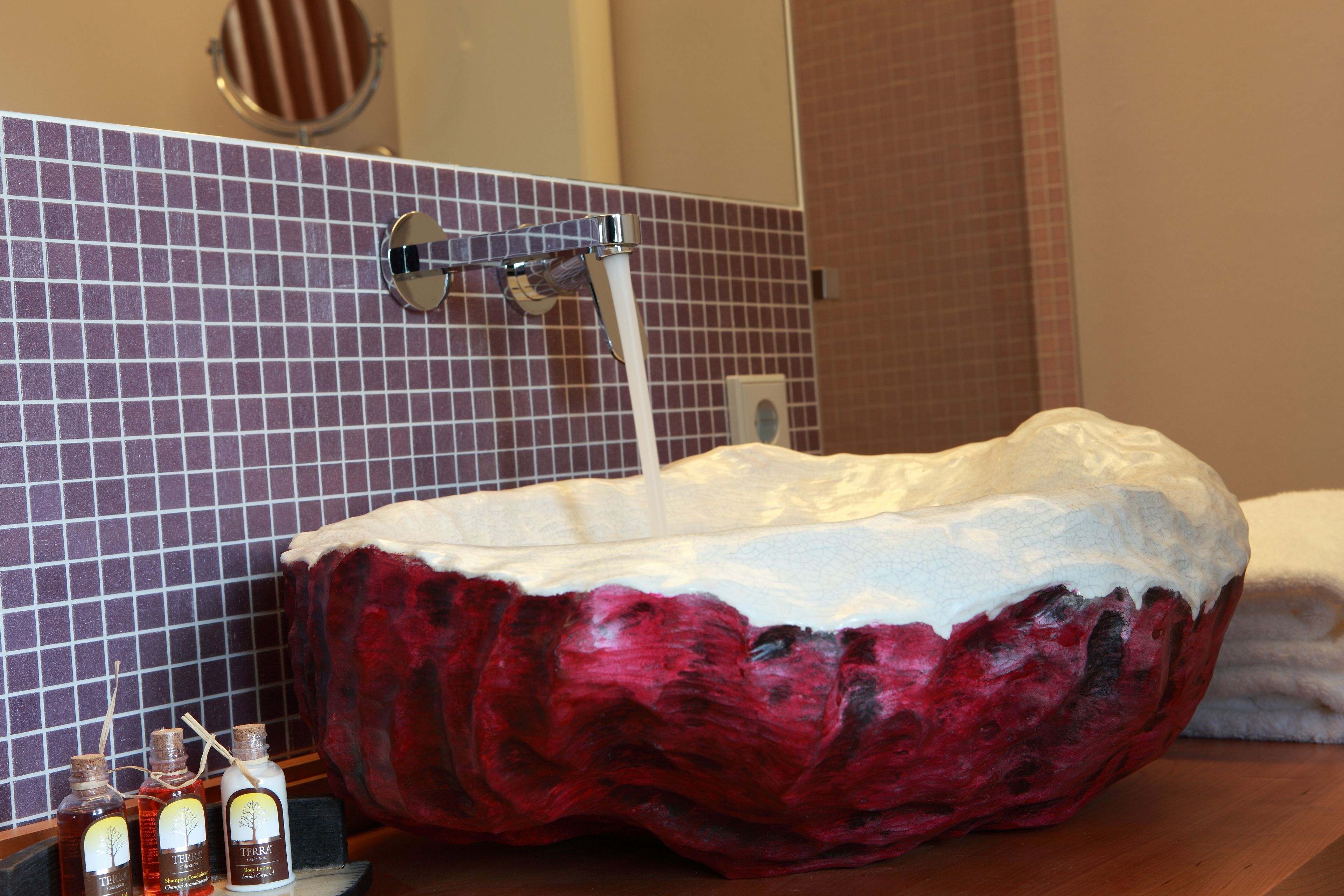 superior double or twin room | bathroom | free toiletries, hair dryer, bathrobes, slippers