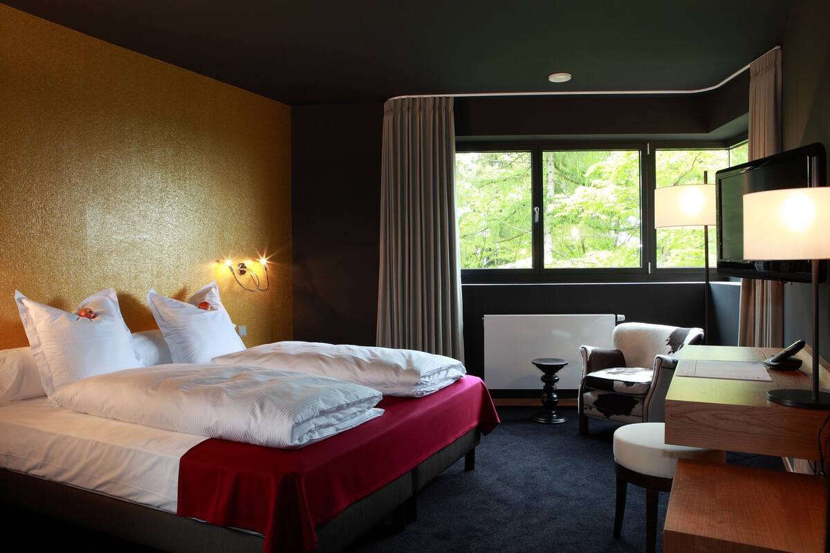 Deluxe Double or Twin Room | Premium bedding, minibar, in-room safe, desk