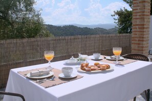 Free WiFi, bed sheets - Casa Rural Los Algarrobales (El Gastor)