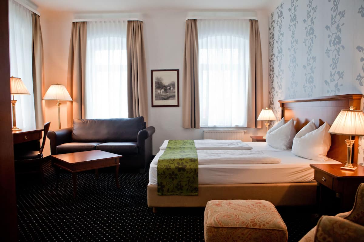 Down duvets, in-room safe, desk, soundproofing
