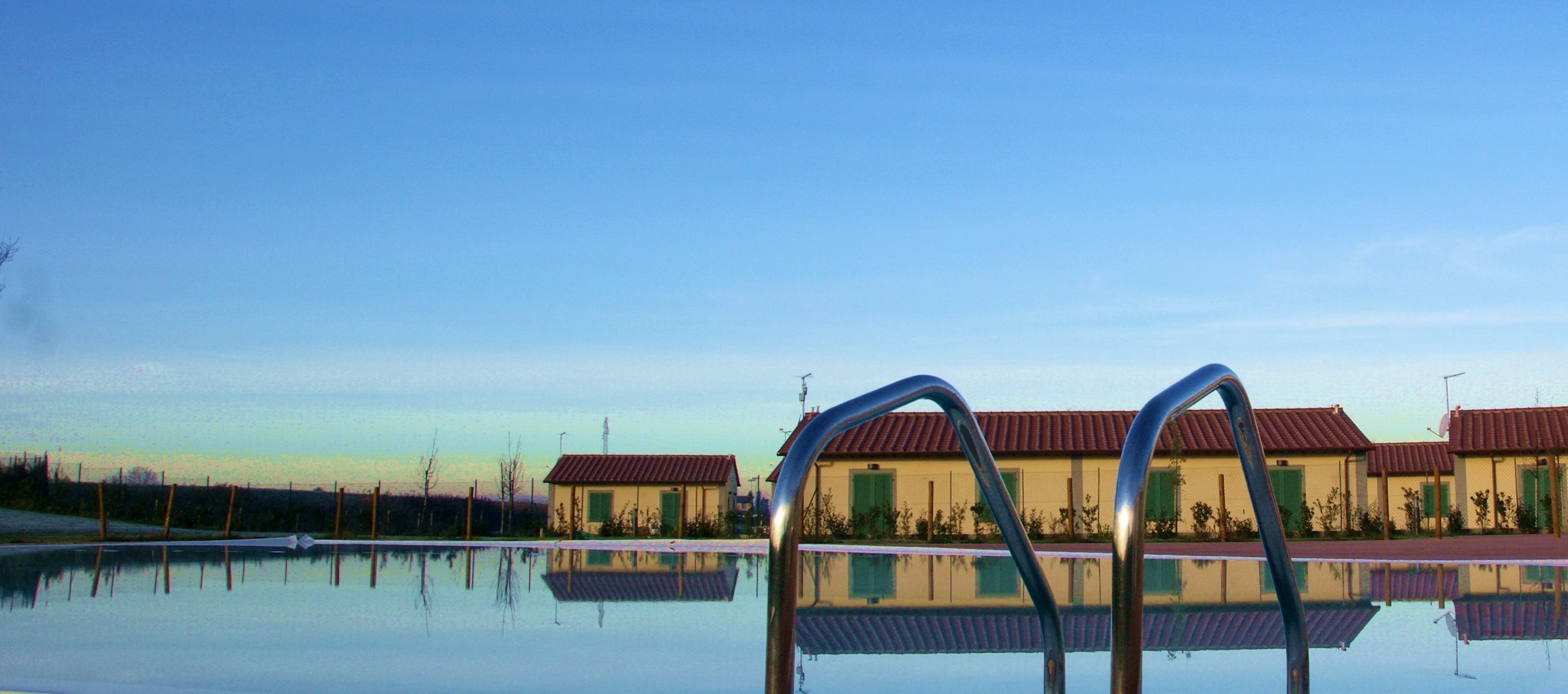 Piscine extérieure (ouverte en saison), parasols de plage