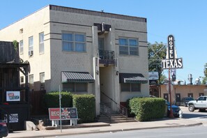 Property entrance - Hotel Texas Fort Worth (Fort Worth)