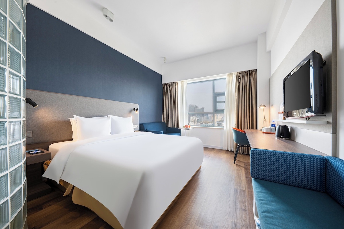 In-room safe, desk, free WiFi, bed sheets