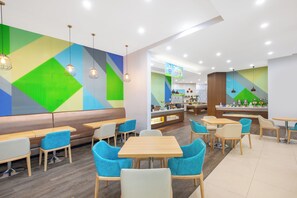 A modern restaurant interior with booths, tables, and chairs. - Holiday Inn Express Suzhou Changjiang by IHG (Suzhou)