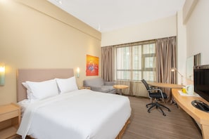 In-room safe, desk, free WiFi, bed sheets - Holiday Inn Express Suzhou Changjiang by IHG (Suzhou)