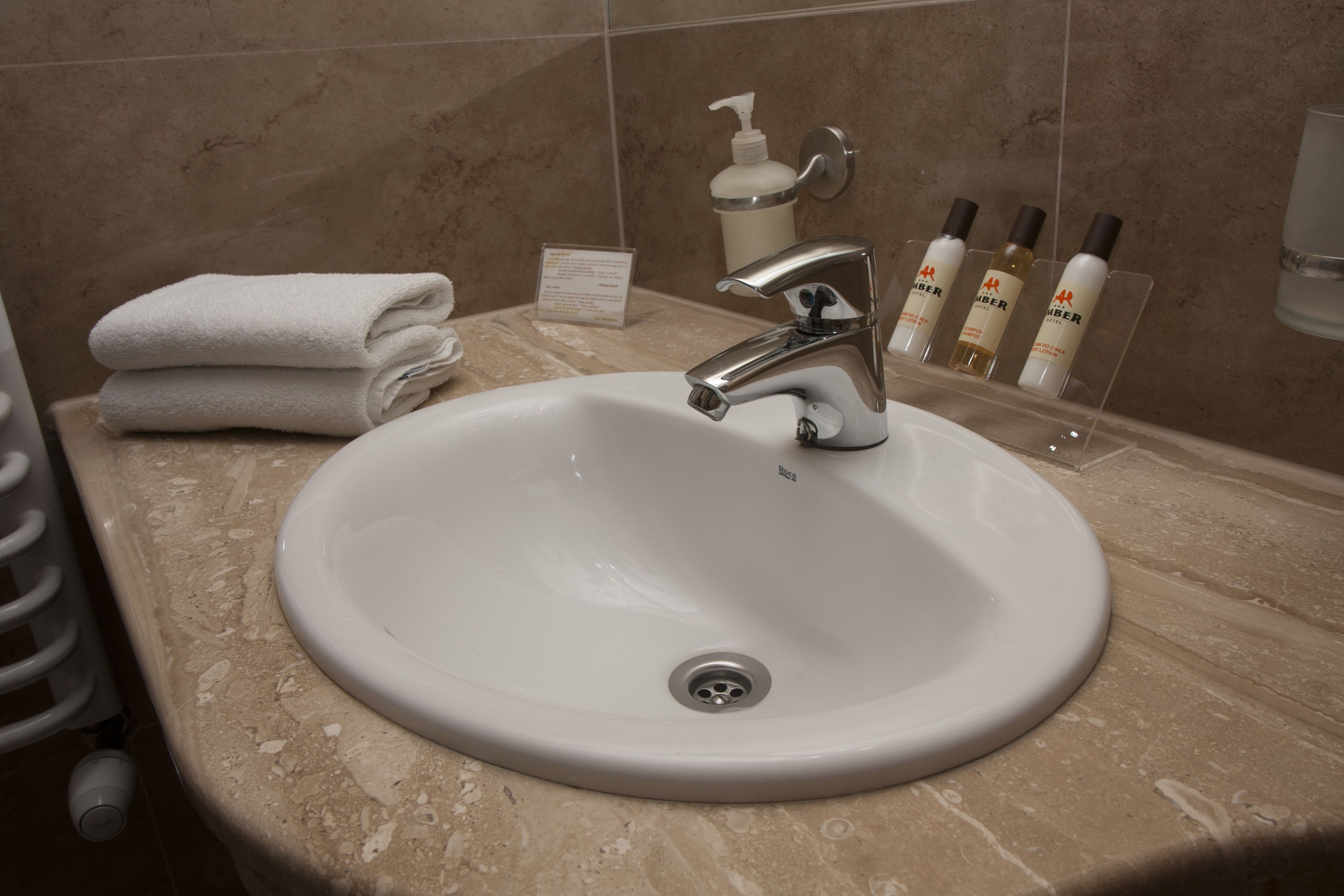 studio | bathroom | towels