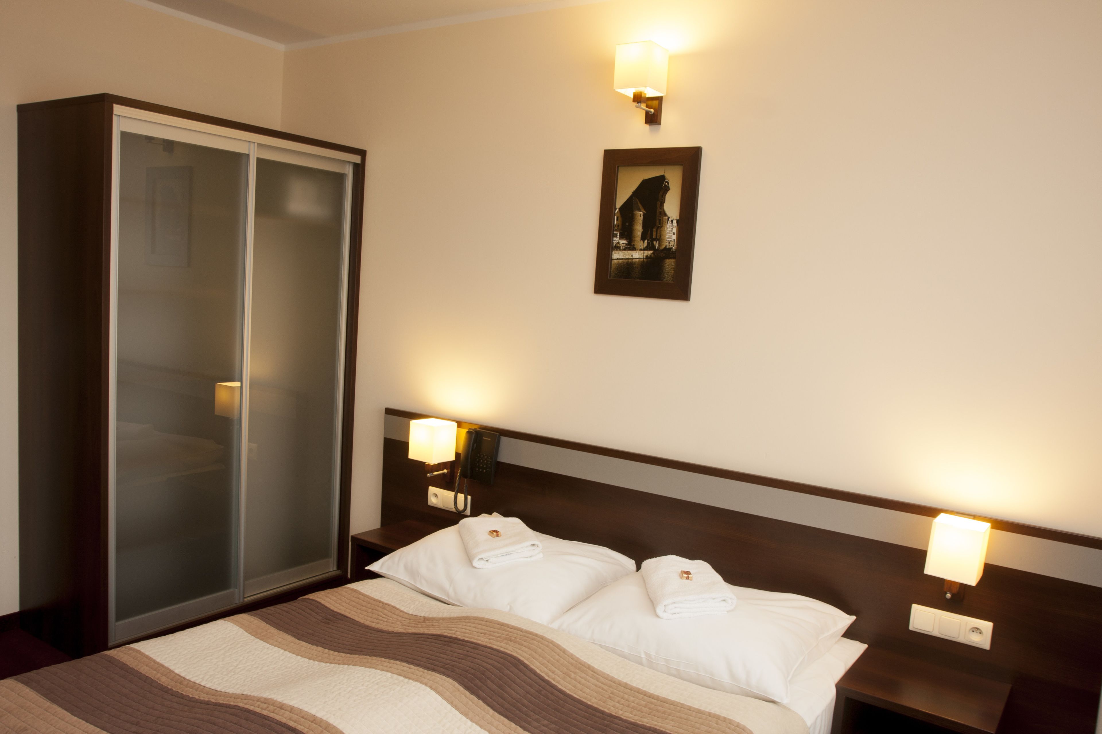 studio | minibar, in-room safe, desk, iron/ironing board