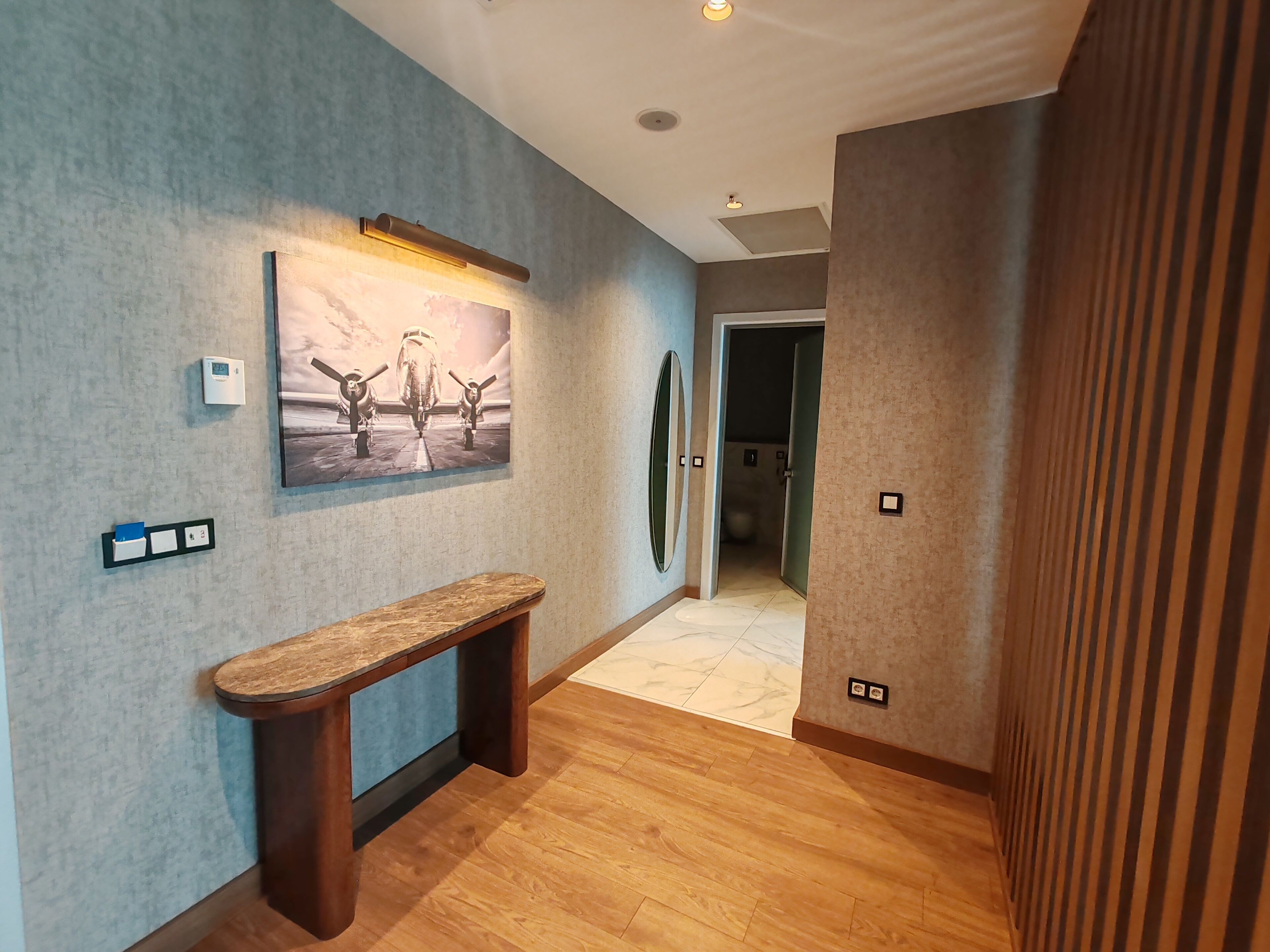 deluxe suite room | living area | 43-inch lcd tv with cable channels, tv