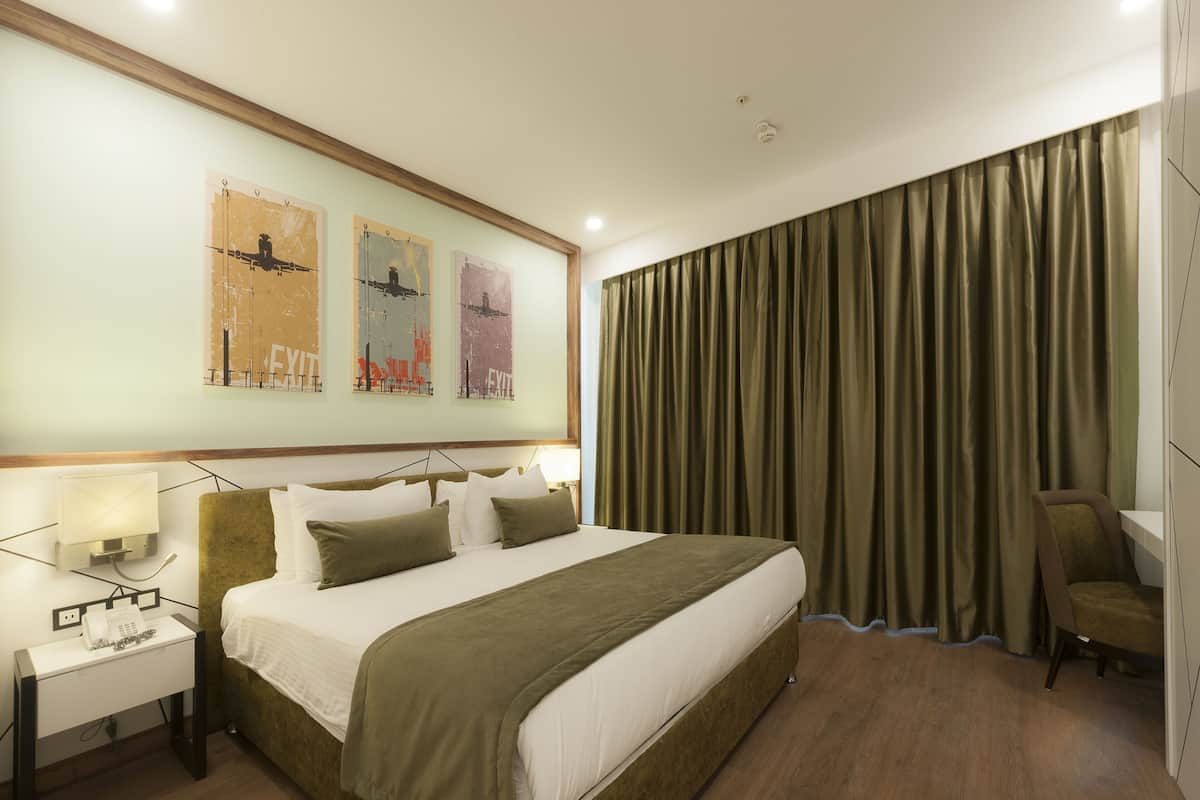 hypo-allergenic bedding, in-room safe, blackout curtains, soundproofing