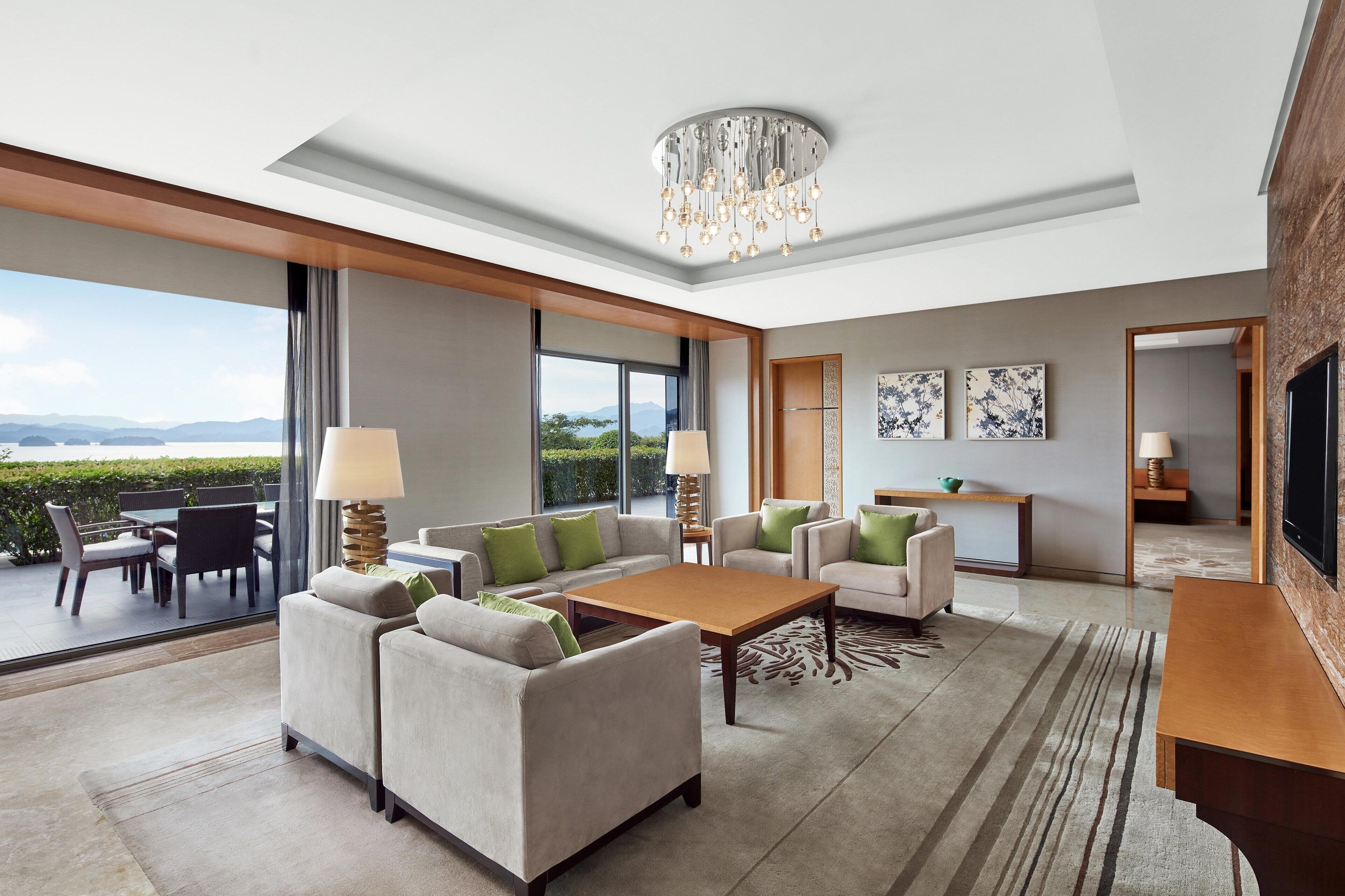 1 bedroom, premium bedding, down duvets, minibar