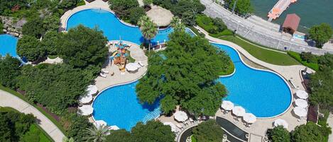 Piscine couverte, piscine extérieure (ouverte en saison)