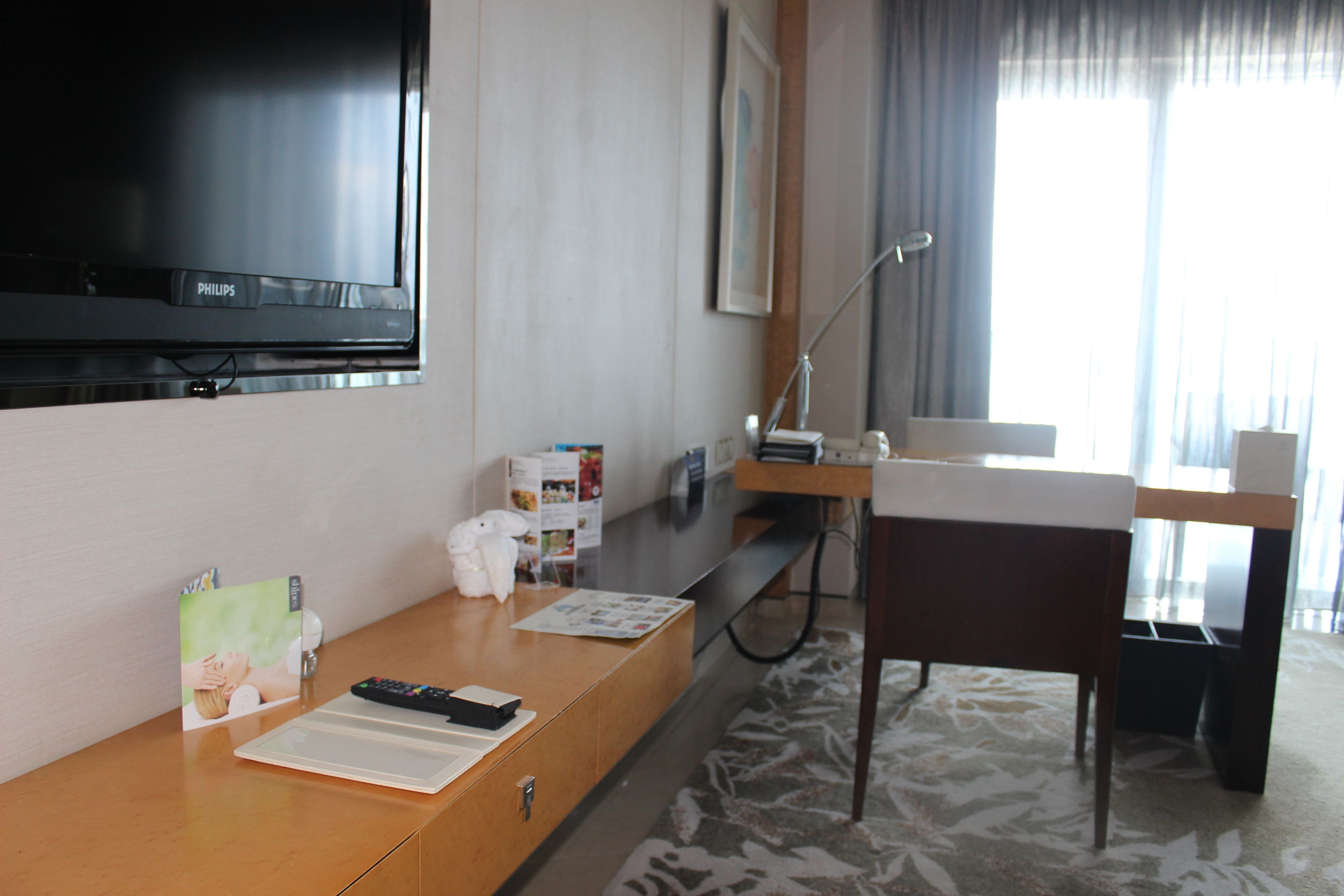 premium room, lake view | 1 bedroom, premium bedding, down duvets, minibar