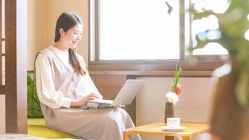 Premium bedding, in-room safe, desk, laptop workspace