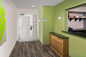 Lobby - WoodSpring Suites Allentown Bethlehem (Bethlehem)